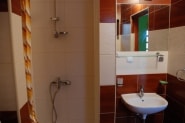 Łazienka z prysznicem w domu letniskowym dla 2 - 4 osób w Sarbinowie